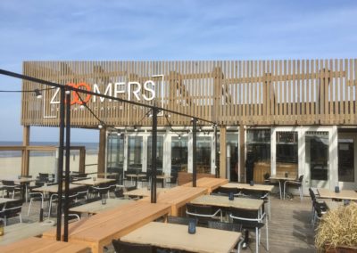 Onderhoud aan Strandpaviljoen Zoomers in Castricum